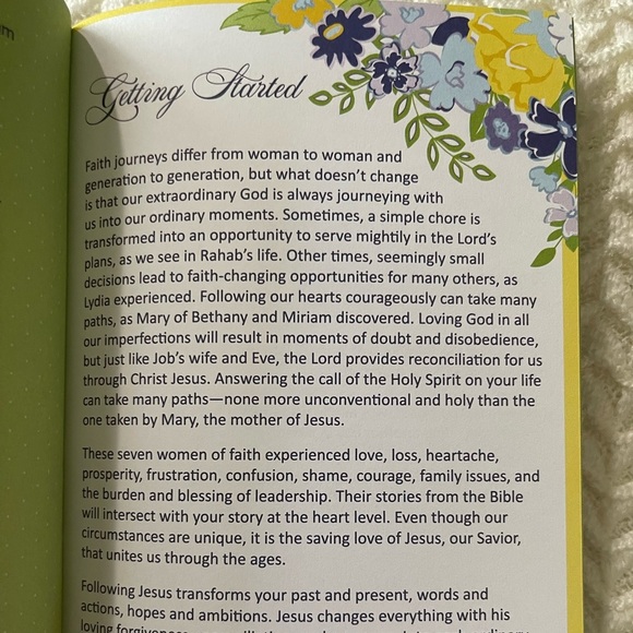 Ordinary Moments Extraordinary God Devotional Prayer Journal for Women - Picture 4 of 8